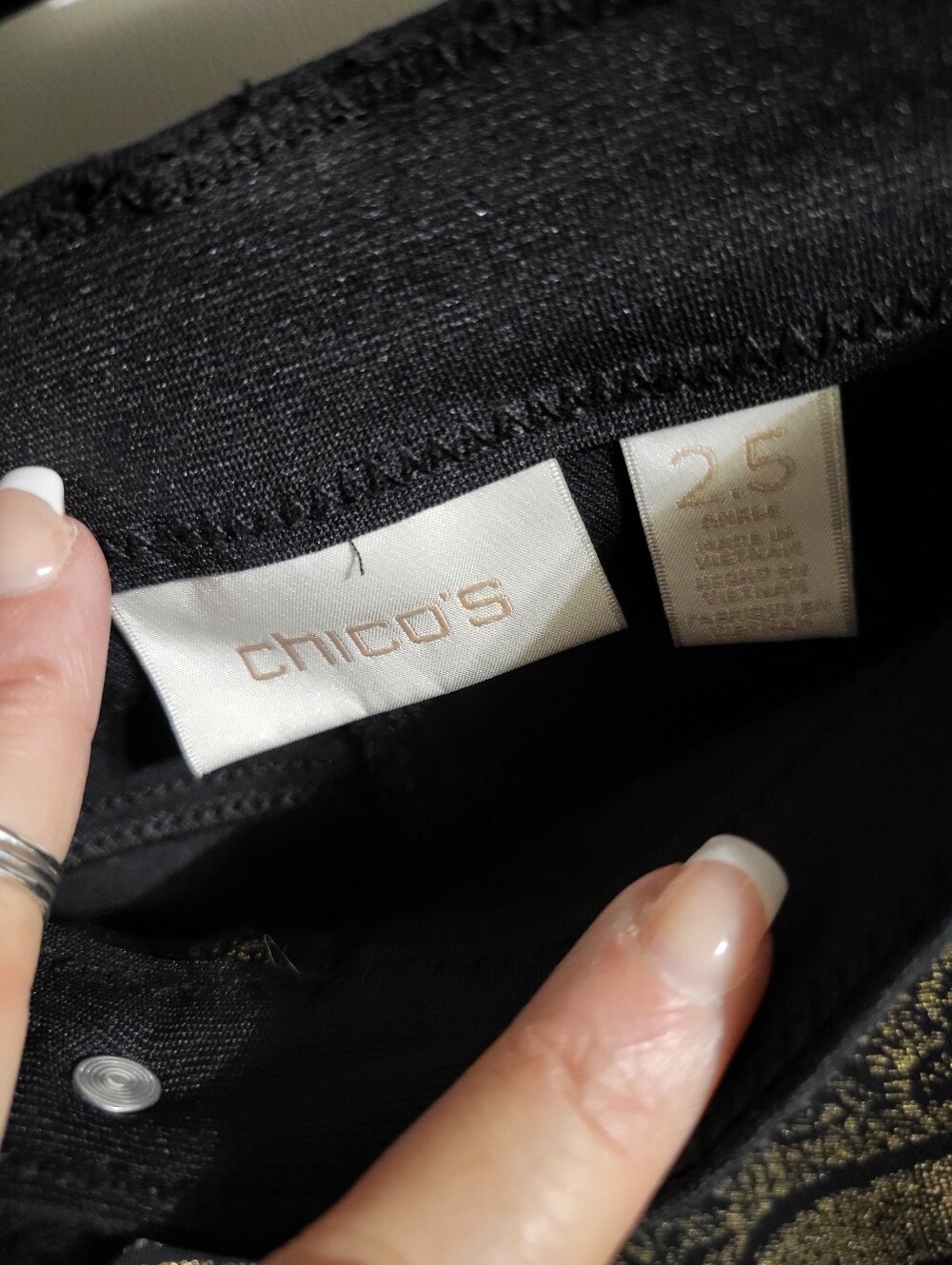 Chico's Gold Metallic Denim Black Floral Print SZ 2.5 Women - Picture 4 of 9